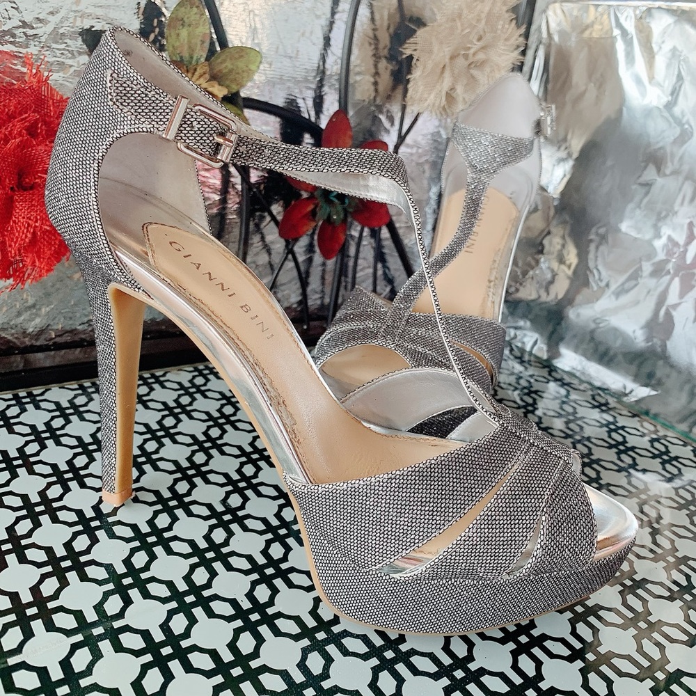 high-heeled shoes